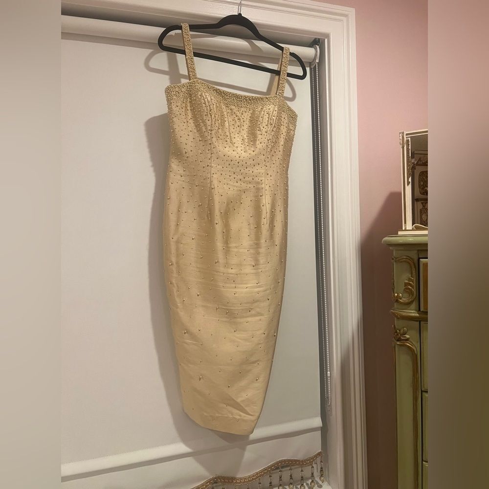 Woman’s pearl dress size 8